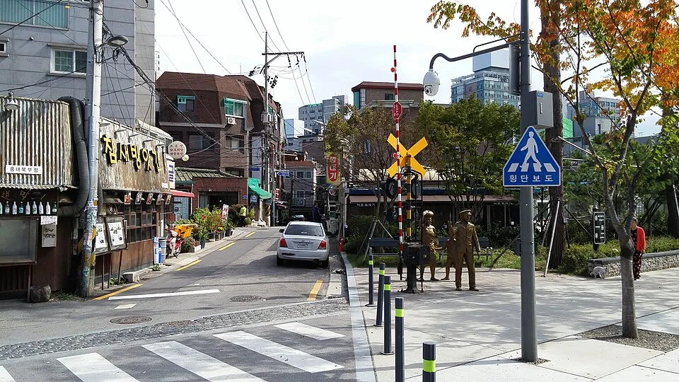복원된 철도 건널목 땡땡거리