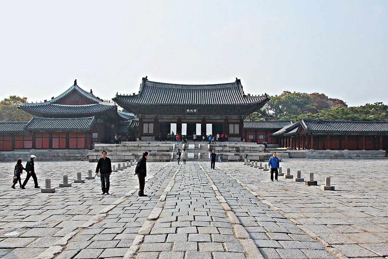 창경궁 명정전 앞마당과 명정전 전각