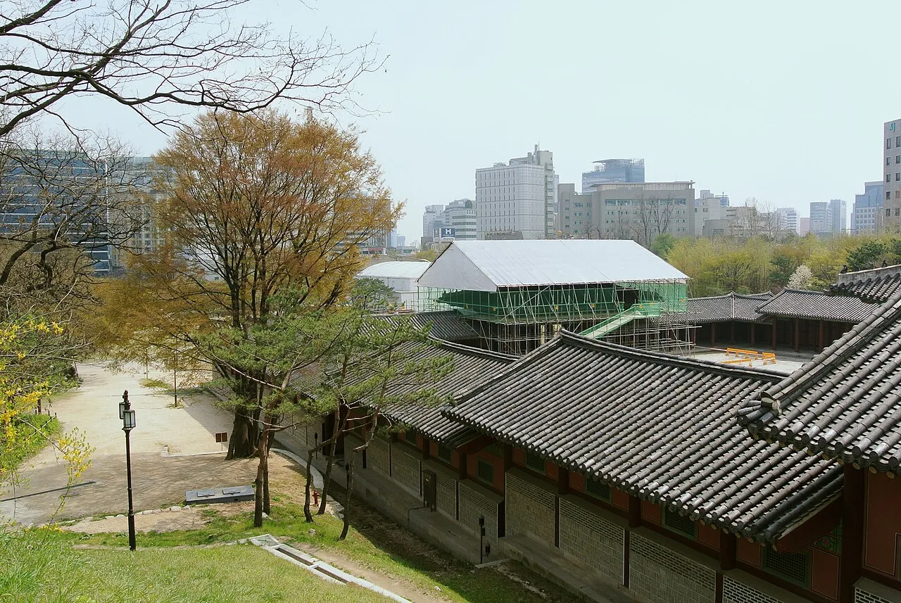 복원된 경희궁 전각 일대